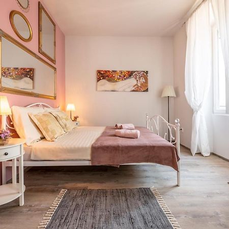 Old City Romantic Studios 4 With Free Private Parking Pula Dış mekan fotoğraf
