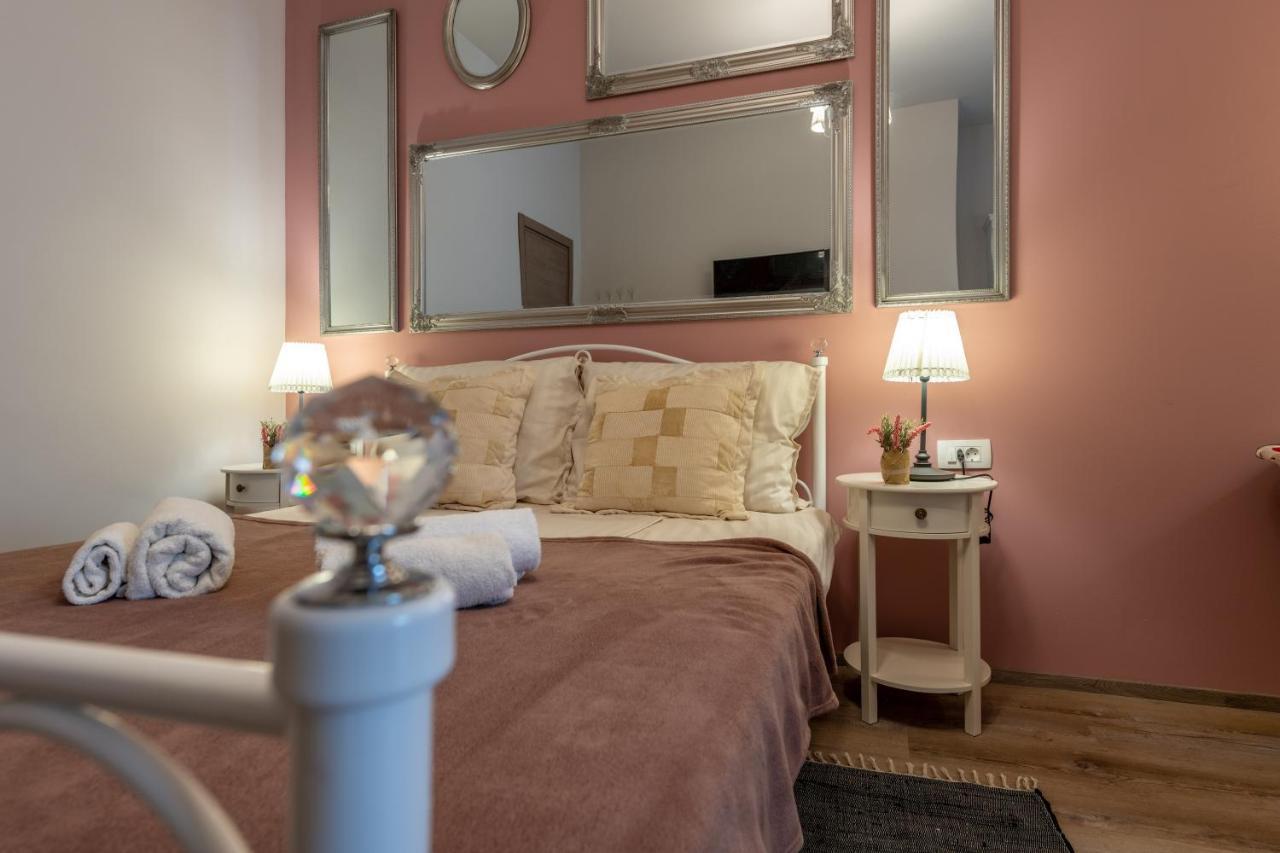 Old City Romantic Studios 4 With Free Private Parking Pula Dış mekan fotoğraf