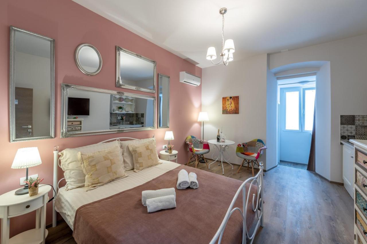 Old City Romantic Studios 4 With Free Private Parking Pula Dış mekan fotoğraf