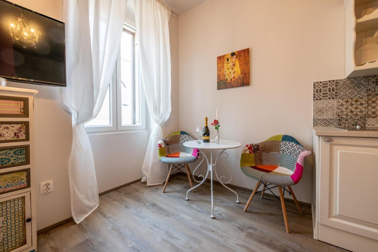 Old City Romantic Studios 4 With Free Private Parking Pula Dış mekan fotoğraf