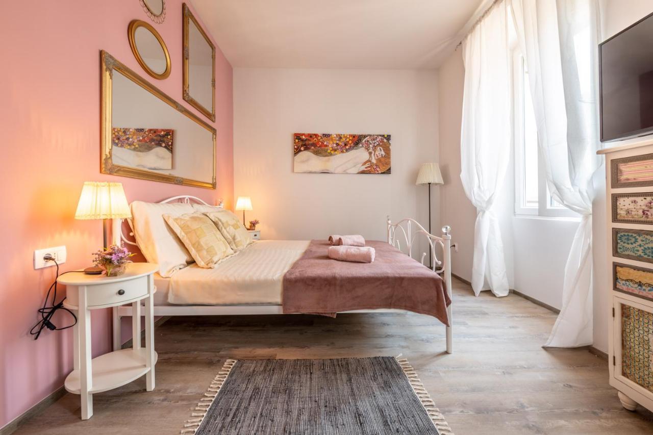 Old City Romantic Studios 4 With Free Private Parking Pula Dış mekan fotoğraf