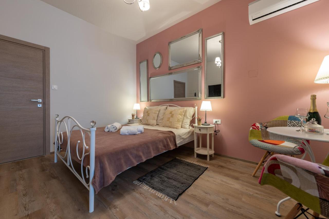 Old City Romantic Studios 4 With Free Private Parking Pula Dış mekan fotoğraf