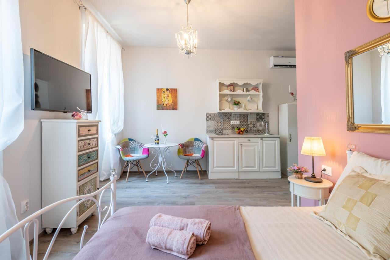 Old City Romantic Studios 4 With Free Private Parking Pula Dış mekan fotoğraf
