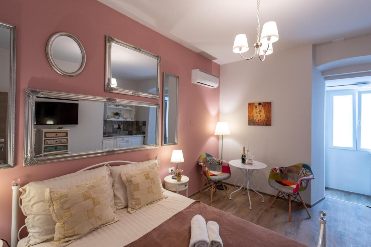 Old City Romantic Studios 4 With Free Private Parking Pula Dış mekan fotoğraf