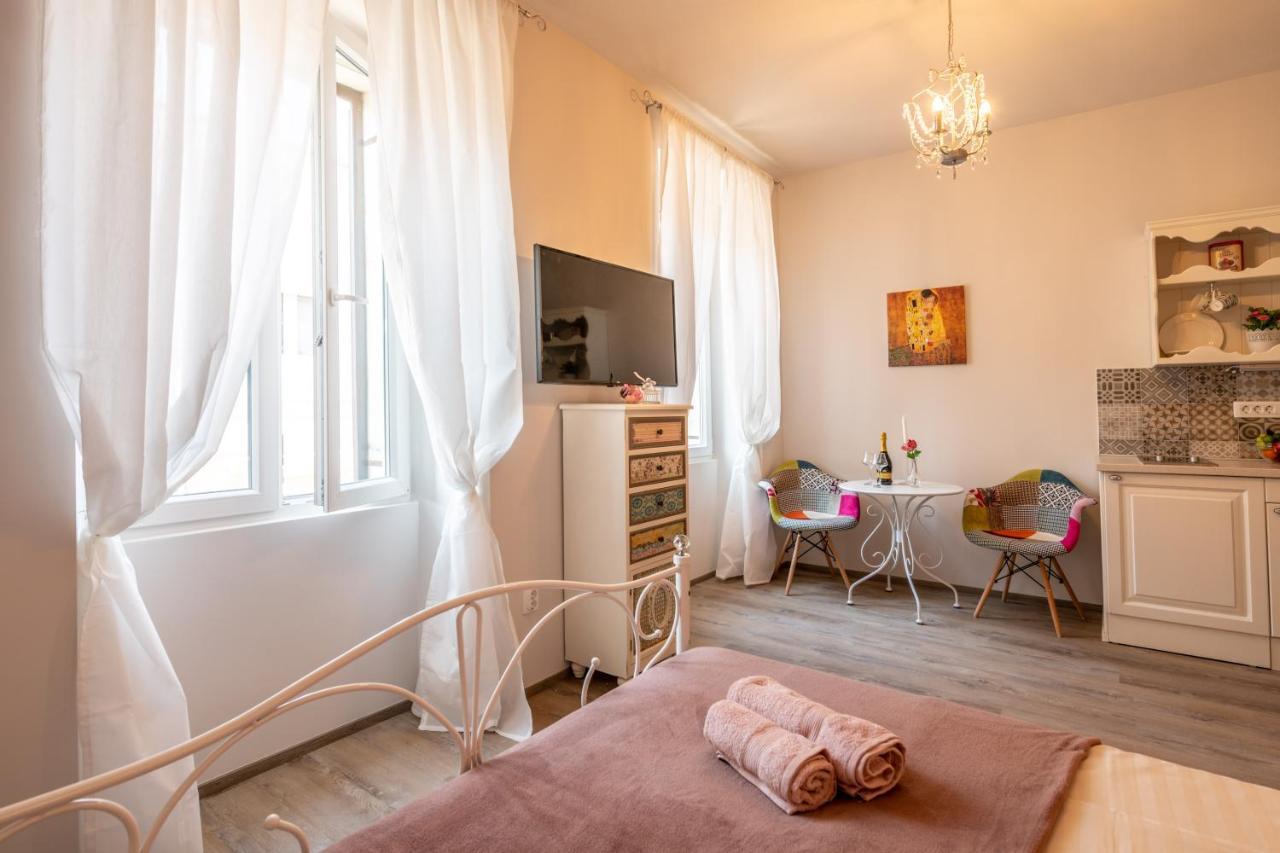 Old City Romantic Studios 4 With Free Private Parking Pula Dış mekan fotoğraf